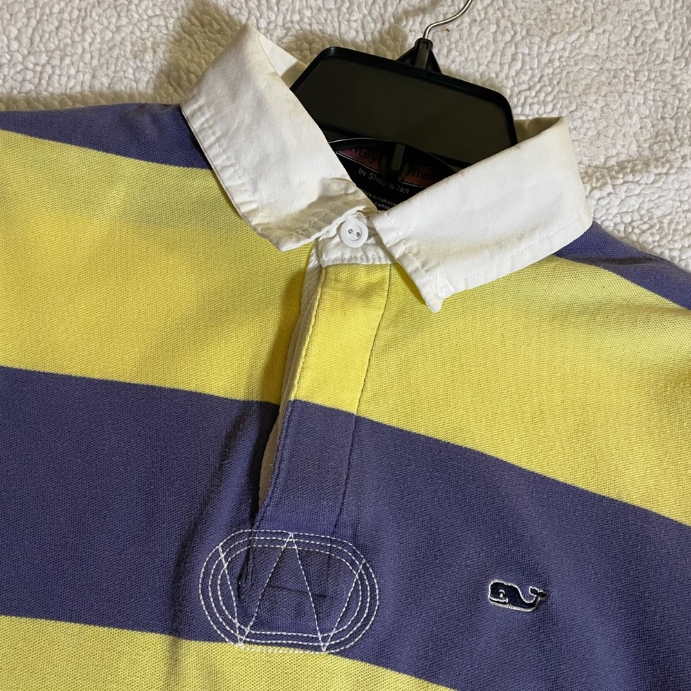 Men’s Vineyard Vines long-sleeved polo. EUC. 3-button collar.Size M.